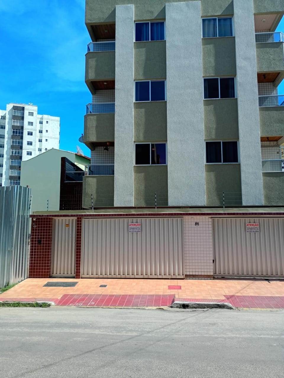 Apto 2q área lateral e churrasqueira próximo ao mar e comercio em geral Apartment in Guarapari