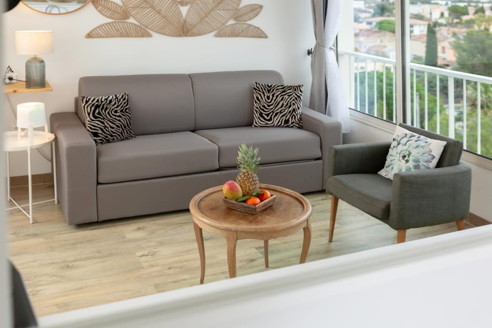 View (from property/room), Living room, Seating area
