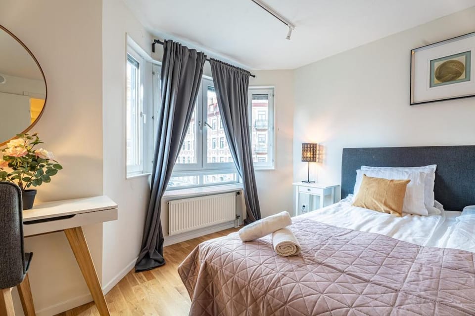 Chic 1BR with Balcony in Gothenburg - Prime Location Apartment in Gothenburg