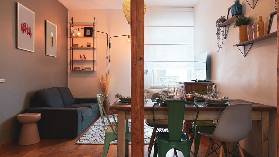 Living room, Dining area
