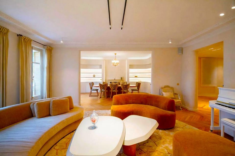 Living room, Seating area