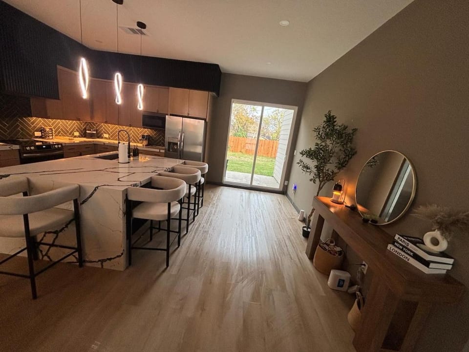 Dallas 6br Luxury New build 10 mins from Downtown Villa in Dallas