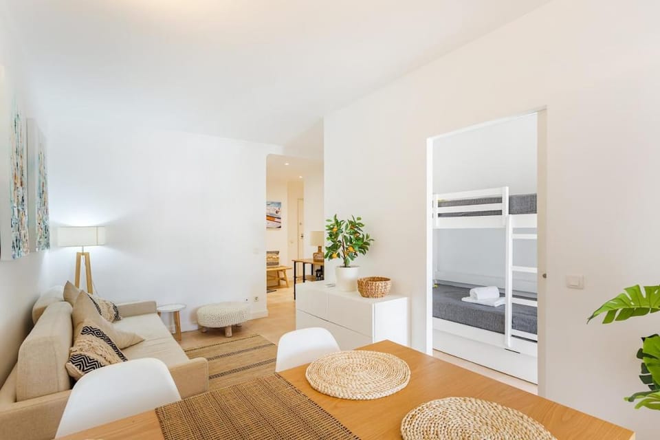 Salgados Retreat -Steps from the Beach by Homesbyfc Apartment in Guia