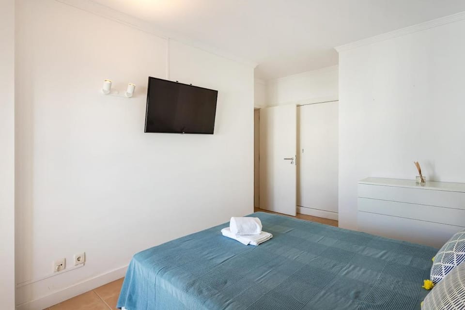 Salgados Retreat -Steps from the Beach by Homesbyfc Apartment in Guia