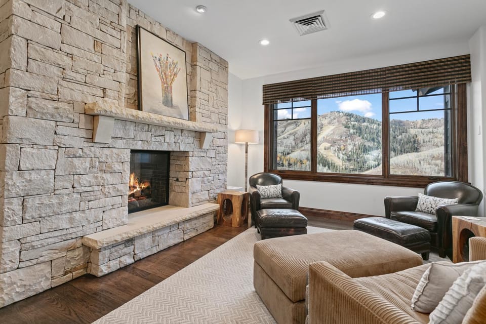 Ski-In Ski-Out 4BR Deer Valley Retreat condo Apartment in Park City