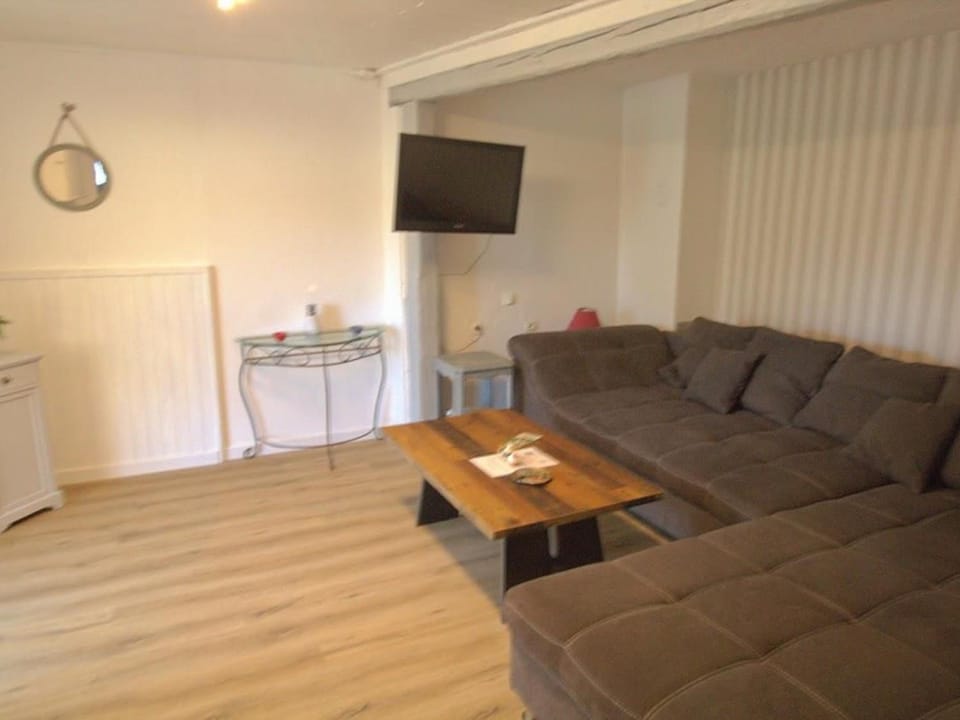 Gîte Confortable pour 4 Pers. avec Piscine et Terrasse - FR-1-744-53 House in Grand Est