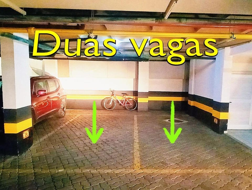 APARTAMENTO NA PRAIA com 02 vagas de garagem e acesso direto a praia Apartment in Rio de Janeiro