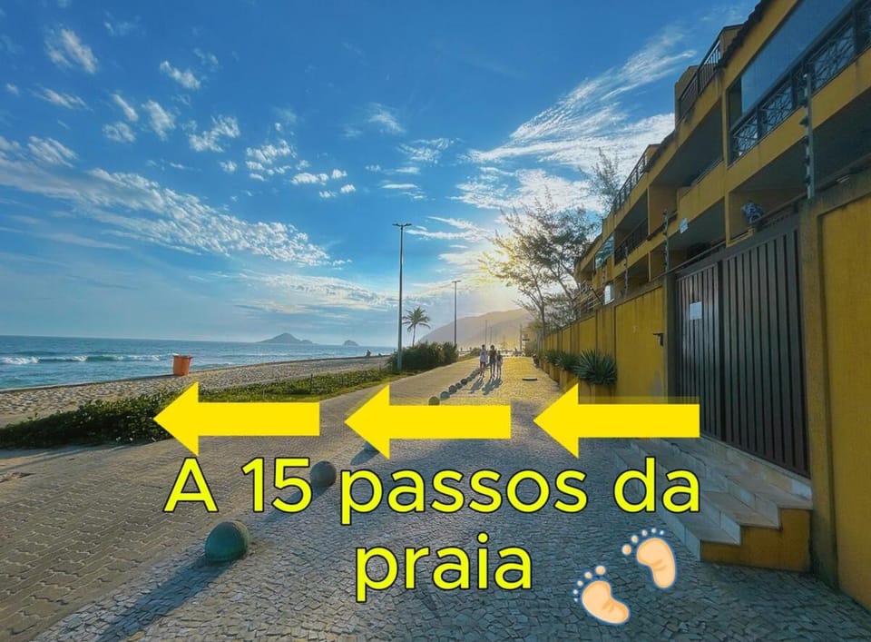 APARTAMENTO NA PRAIA com 02 vagas de garagem e acesso direto a praia Apartment in Rio de Janeiro
