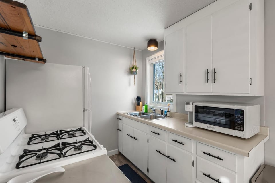 Day, Kitchen or kitchenette, furniture, microwave, stove