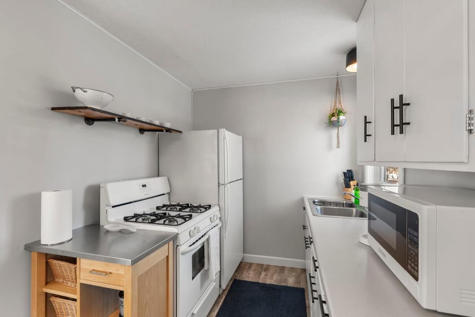 Kitchen or kitchenette, microwave, oven, stove, kitchen