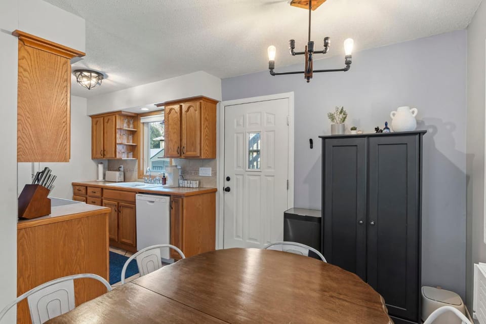 Day, Kitchen or kitchenette, Seating area, Dining area, dishwasher, furniture, kitchen