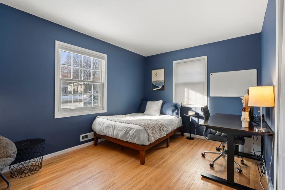 Bed, Day, TV and multimedia, Business facilities, Bedroom, furniture