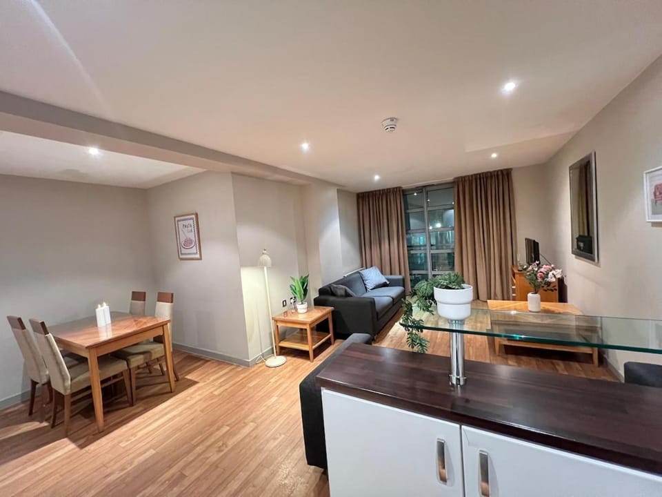 Comfy 2bed flat next to Motorpoint Arena Apartment in Nottingham