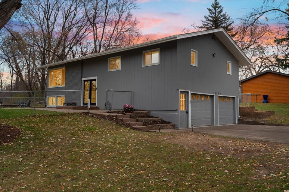 Property building, Neighbourhood, Natural landscape, Autumn, Sunset, Parking