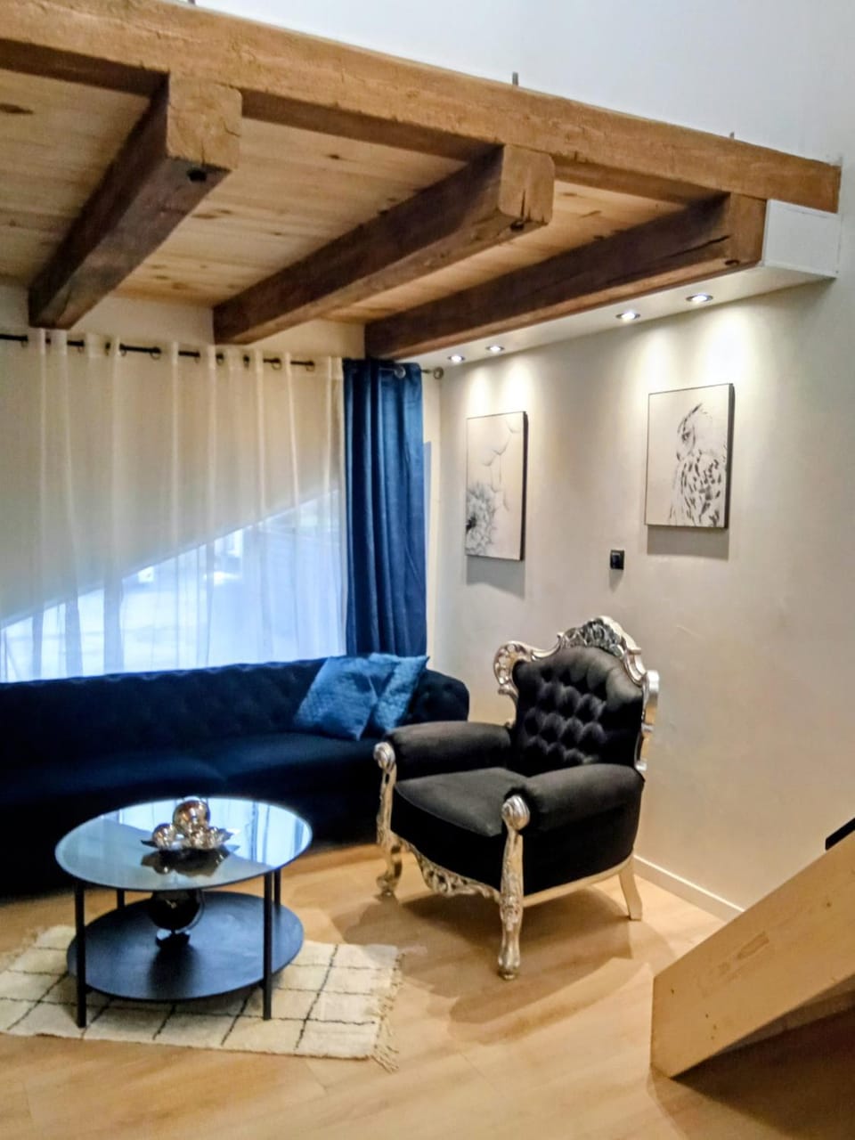 Living room, Seating area