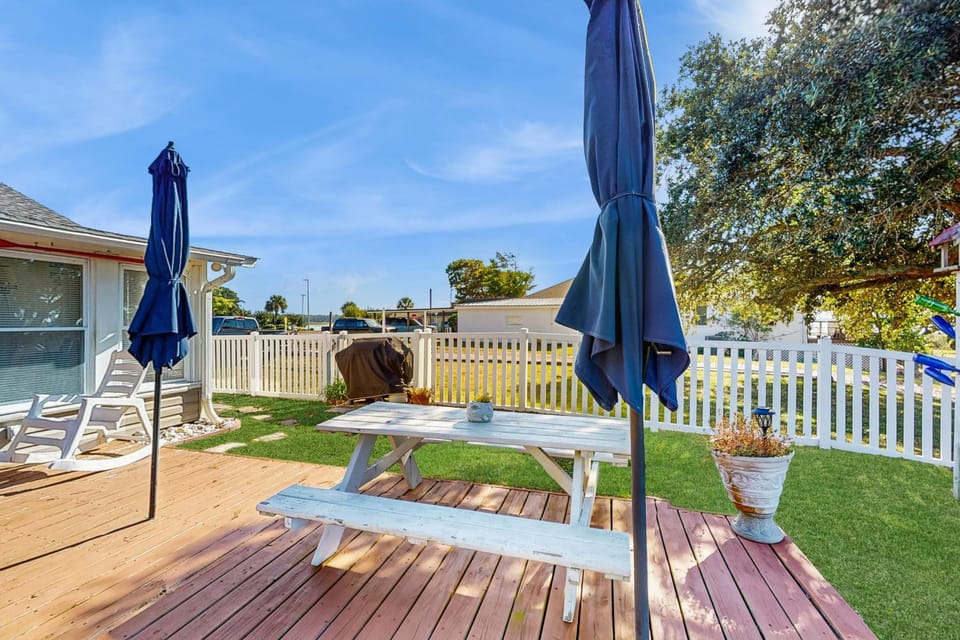 SH06 Coastal Cottage House in Holden Beach