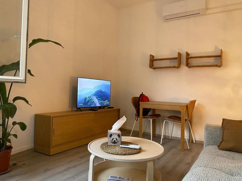 FLC - Camas - Air conditioning - Max 4 people - 850 m St Charles Apartment in Marseille