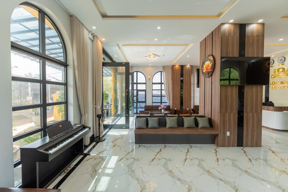 Communal lounge/ TV room