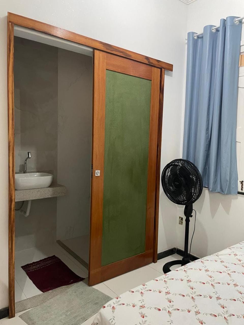 Bed, Bathroom, Photo of the whole room, Bedroom