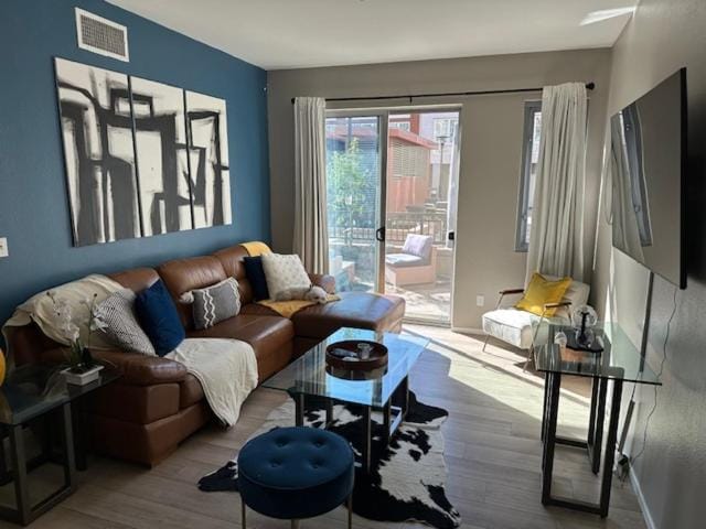Stylish Gaslamp 1BR Den Patio Walk Everywhere Apartment in Gaslamp Quarter