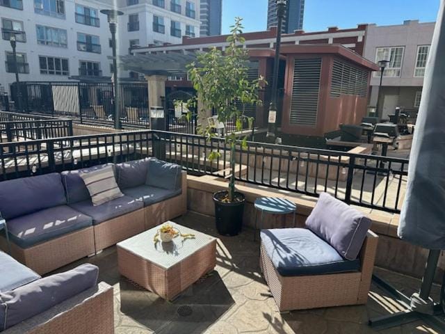 Stylish Gaslamp 1BR Den Patio Walk Everywhere Apartment in Gaslamp Quarter