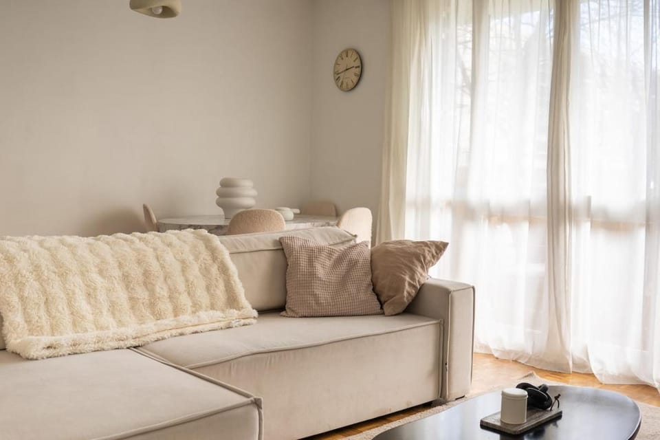 Bed, Living room, Seating area