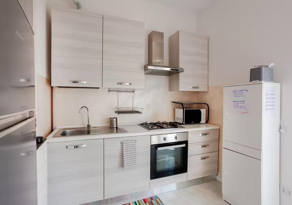 Kitchen or kitchenette, Communal kitchen, Breakfast, microwave, oven, kitchen