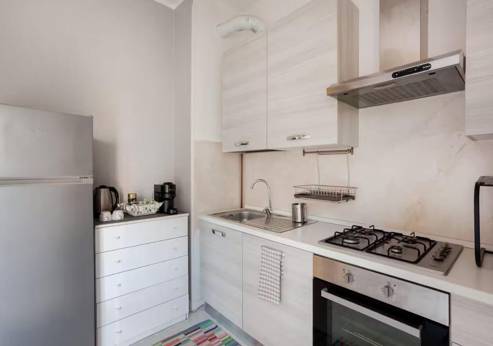 Kitchen or kitchenette, Breakfast, flat iron, oven, stove, toaster