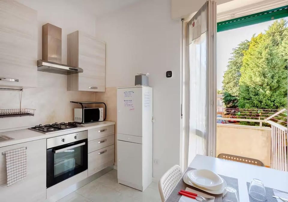 Balcony/Terrace, Dining area, microwave, oven, stove