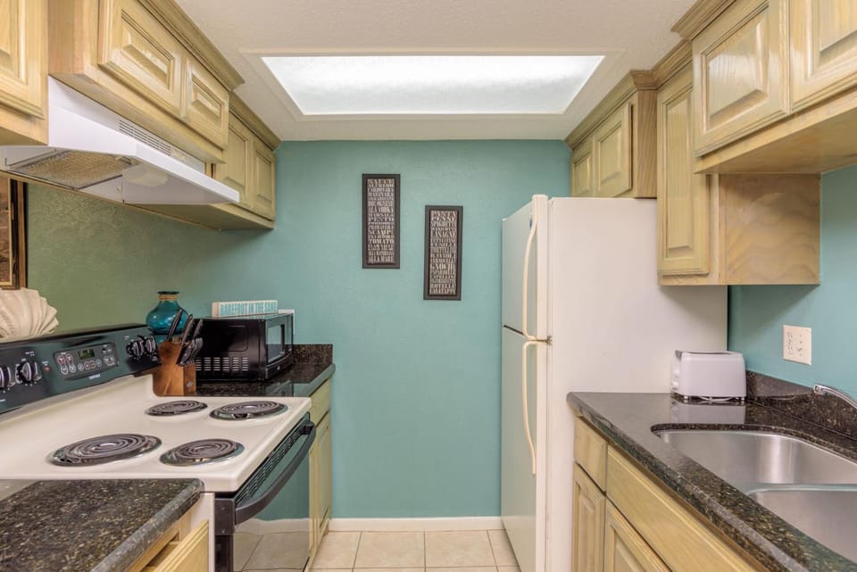 Tiki 141 - 1BR Condo Sleeps 6 Close to the Beach Apartment in South Padre Island