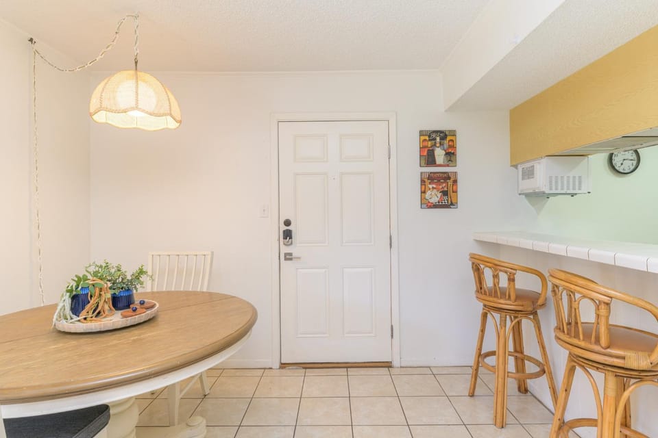 1BR Condo with Two Heated Pools and Pet Friendly Apartment in South Padre Island