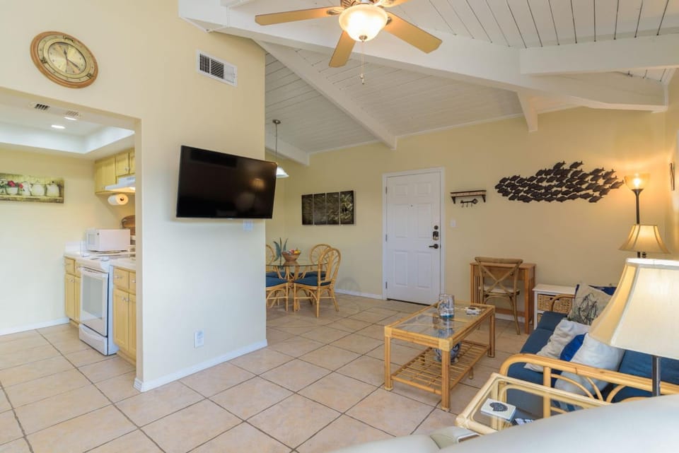 Tiki 344 - 1BR Condo in Family Friendly Complex Apartment in South Padre Island