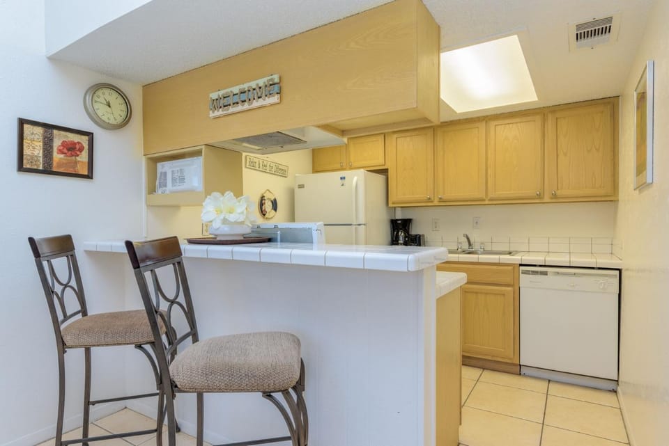 Tiki 202- Relaxing Standard 1BR Condo Near Beach Apartment in South Padre Island