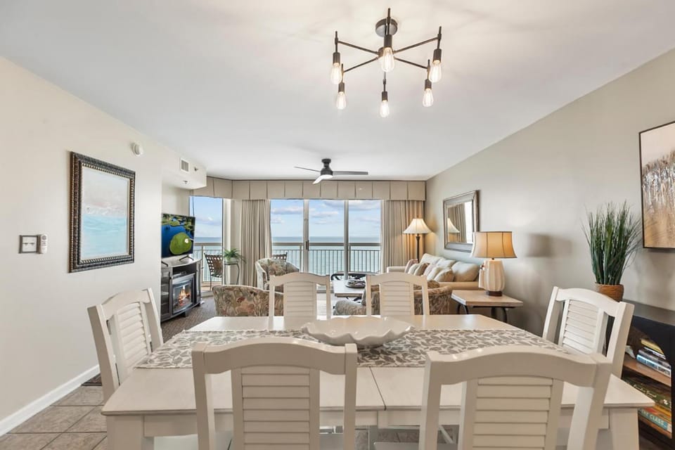 TV and multimedia, Balcony/Terrace, Living room, Seating area, Dining area, Beach, Sea view