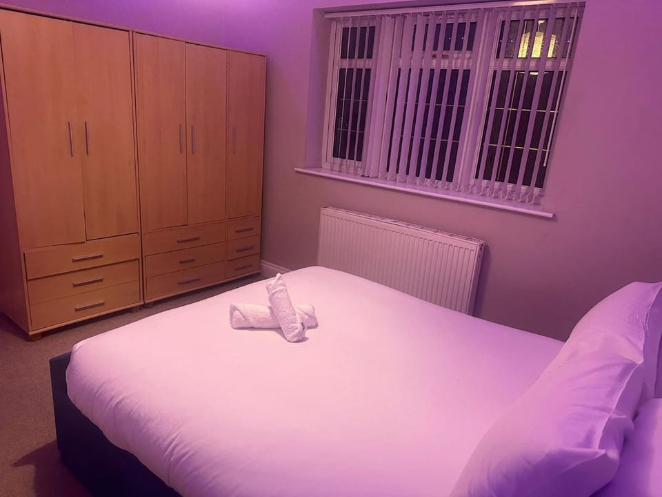 Church hill Manor 5BR longer stays House in Walsall