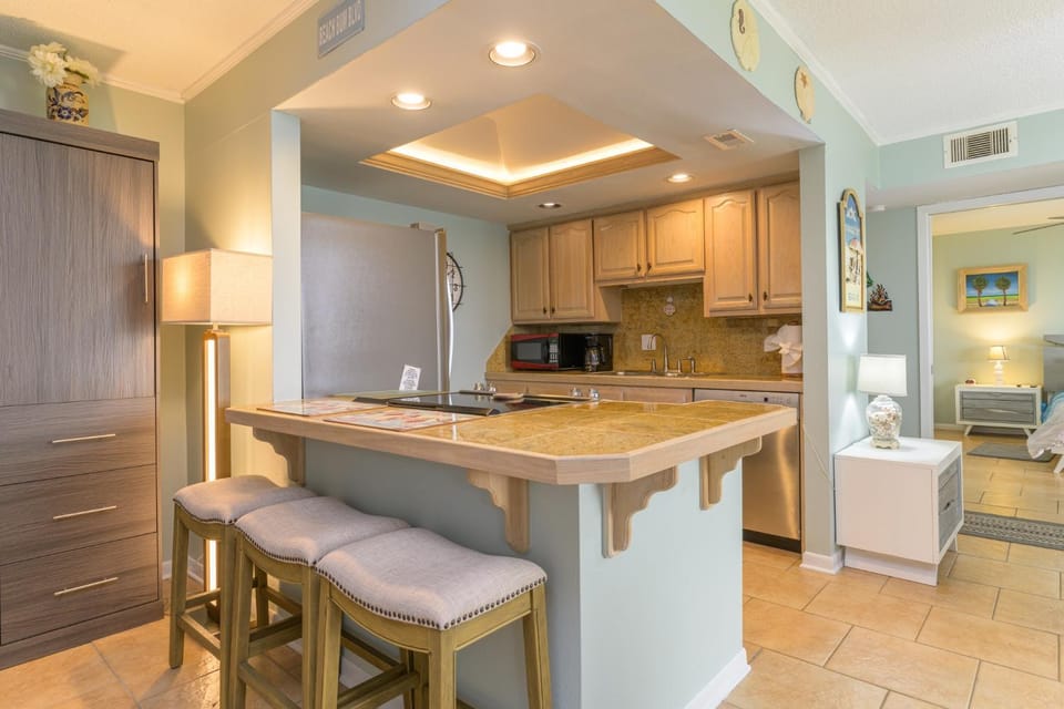 Tiki 118 - Modern Beachside 1BR Condo with AC & WiFi Apartment in South Padre Island
