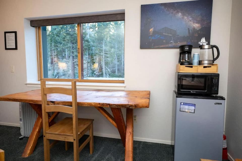 Ski in Ski out King Bed Suite Hotel Room Near Village House in Kirkwood