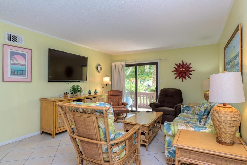 Tiki 117 - Comfortable 2BR Condo with AC & Wi-Fi Apartment in South Padre Island