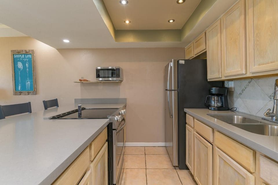 Tiki 134 - Bright Ocean View 1BR Condo Sleeps 6 Apartment in South Padre Island