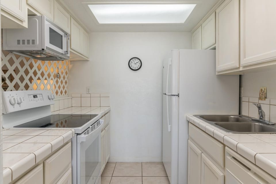 Tiki 224 - 1BR Condo with King Bed Close to Beach Apartment in South Padre Island
