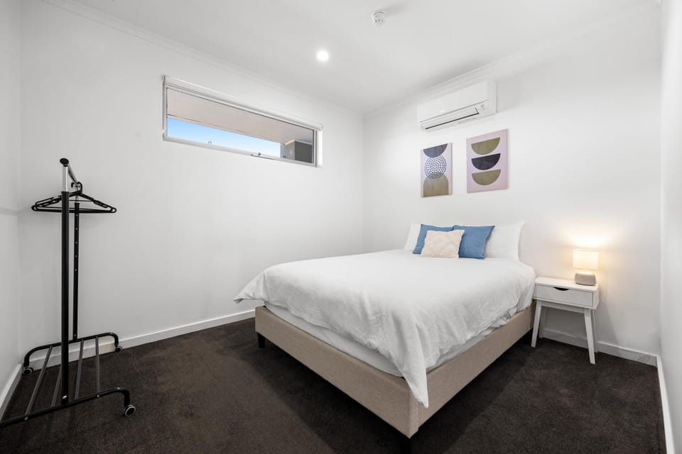 Bedroom, air conditioner