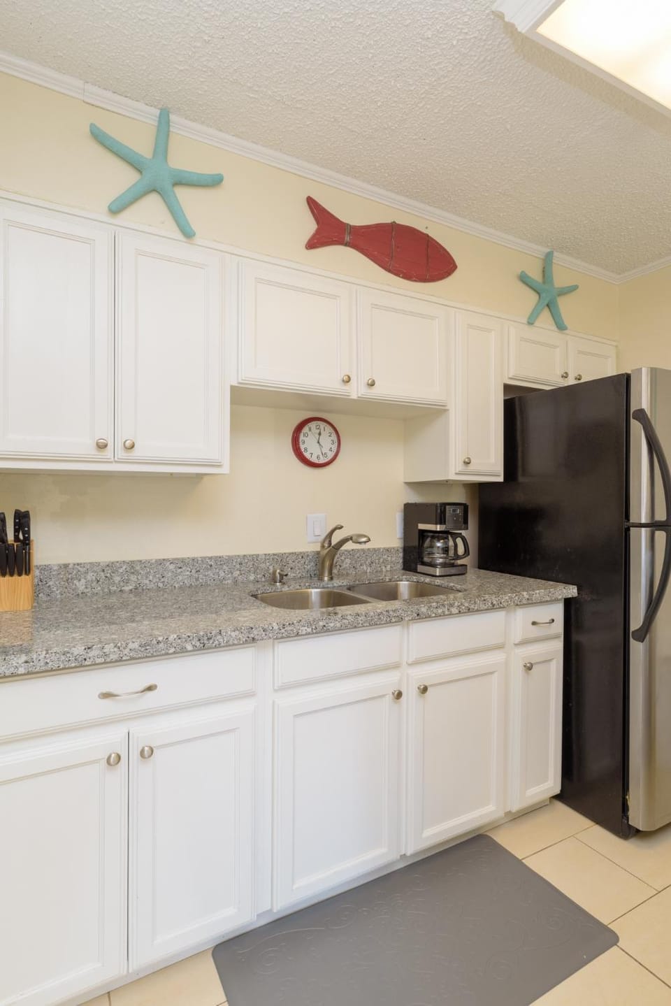 Beachfront 1BR Condo with King Bed Sleeps 4 Apartment in South Padre Island
