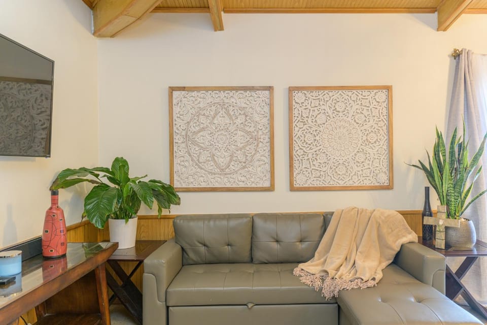 Tiki 323 - Stylish 1BR Condo Sleeps 4 Near Beach Apartment in South Padre Island