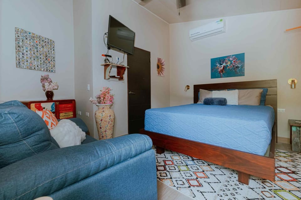 Bed, TV and multimedia, Living room, Bedroom, air conditioner