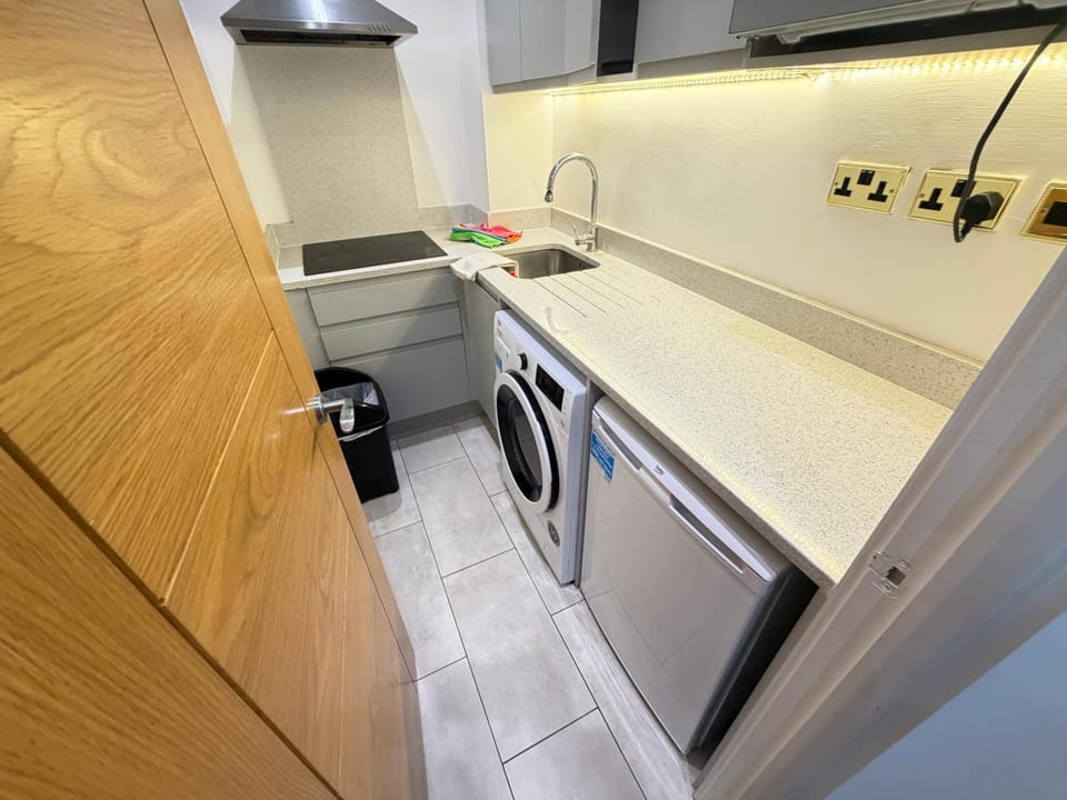 Kitchen or kitchenette, dishwasher, dryer