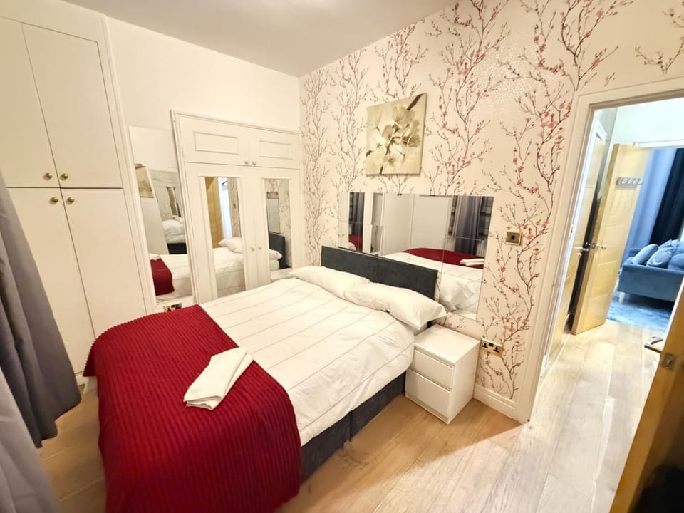 Bedroom, wardrobe
