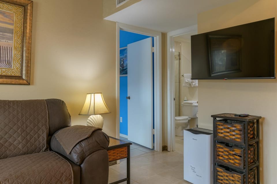 Tiki 252 - Standard 1BR Condo with Balcony Sleeps 4 Apartment in South Padre Island