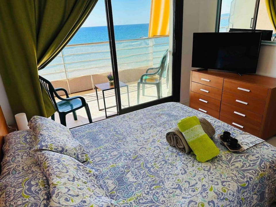 Primera línea mar, piscina, pádel, tenis, bbq, 55,seafront Apartment in Calafell