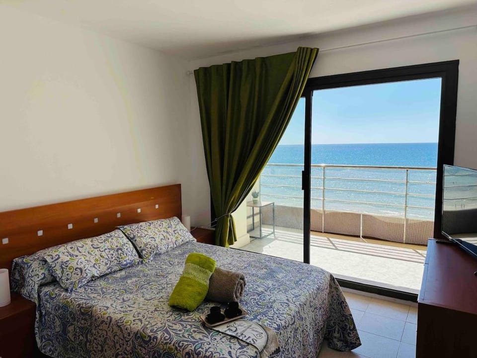 Primera línea mar, piscina, pádel, tenis, bbq, 55,seafront Apartment in Calafell