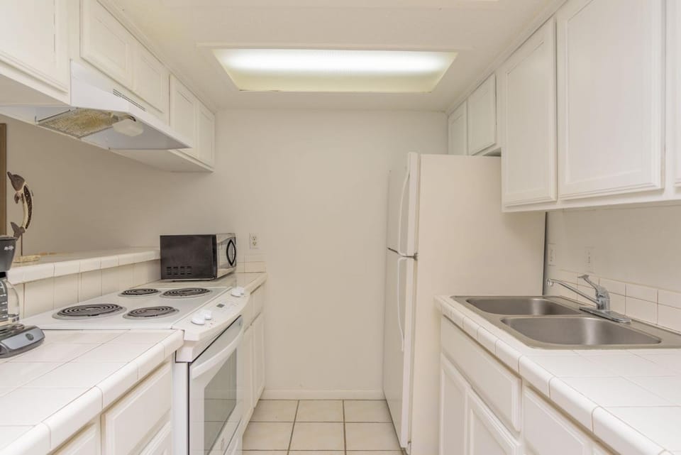 Tiki 235 - 1BR Condo With Beautiful Pool View Apartment in South Padre Island